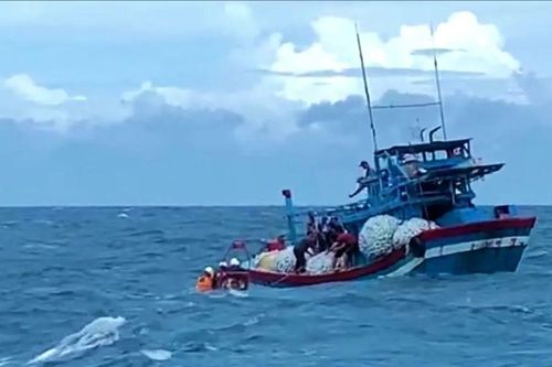 Tàu cá Quảng Ngãi bị mắc cạn tại quần đảo Trường Sa