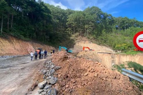 Bộ Xây dựng công bố tình huống khẩn cấp về thiên tai tại đèo Mimosa