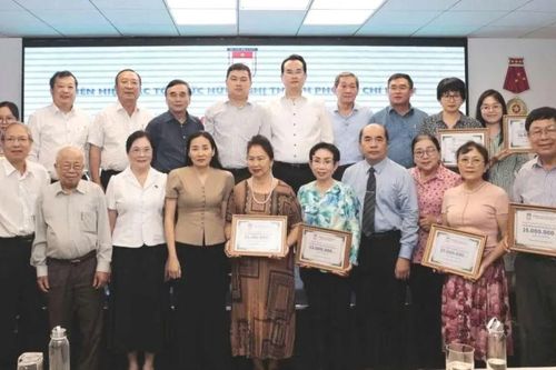 Liên hiệp các tổ chức hữu nghị TPHCM đóng góp cứu trợ đồng bào vùng lũ