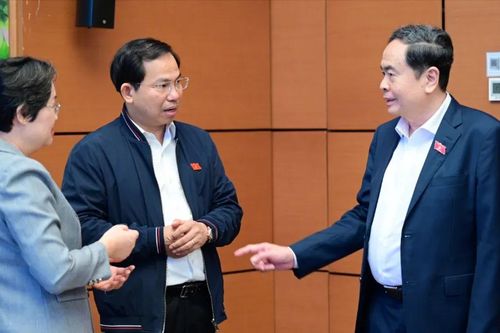 Chủ tịch Quốc hội Trần Thanh Mẫn: Đầu tư cho giáo dục, coi trọng đào tạo đạo đức