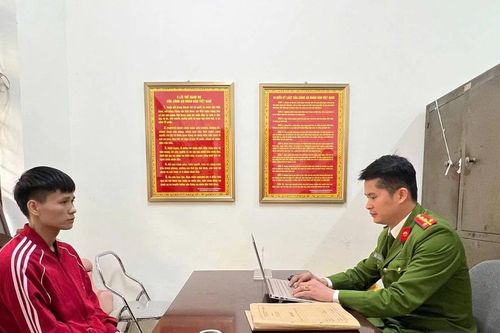 Tiếp nhận đối tượng truy nã sau thời gian lẩn trốn tại Trung Quốc