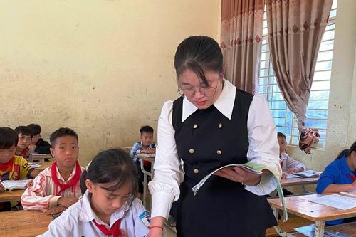 Giáo viên ở Thanh Hóa mòn mỏi chờ được trả tiền dạy thừa giờ