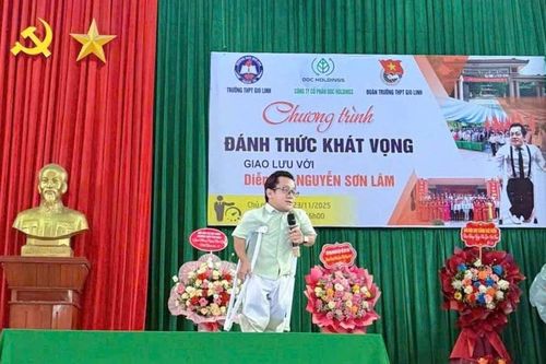 'Nick Vujicic Việt Nam' truyền cảm hứng vượt khó cho học sinh Quảng Trị