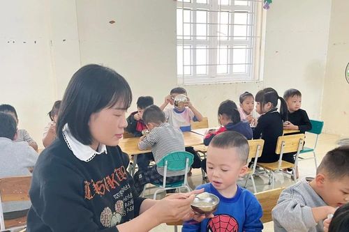 Dấu chân không mỏi của nữ Hiệu trưởng nơi vùng biên Thanh Hóa