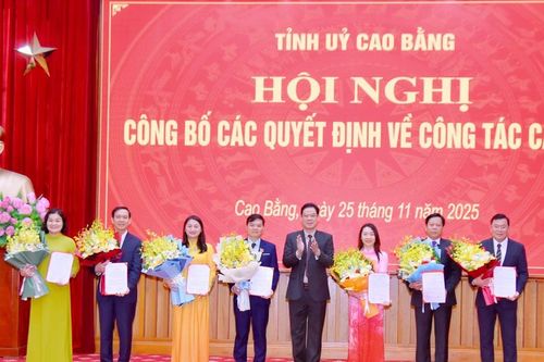 Cao Bằng công bố các quyết định về công tác cán bộ