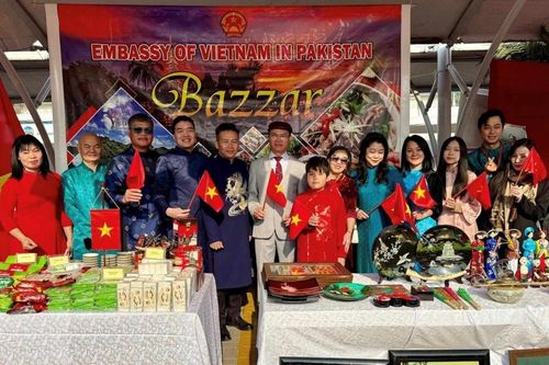 Gian hàng Việt Nam 'tỏa sáng' tại Hội chợ Bazaar 2025 ở Islamabad