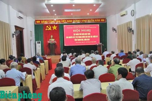 Phát huy vai trò của già làng, trưởng bản, người có uy tín trong xây dựng 'thế trận lòng dân' nơi biên cương