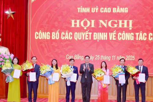 Cao Bằng công bố nhiều quyết định quan trọng về công tác cán bộ