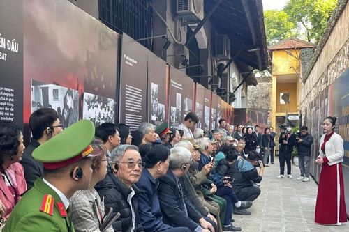 Ký ức 'Điện Biên Phủ trên không' được tái hiện tại trưng bày 'Khát vọng hòa bình'