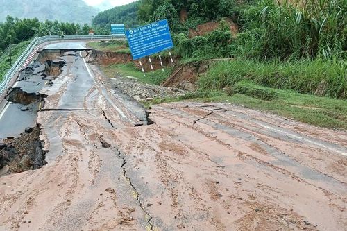 Công bố tình huống khẩn cấp sạt lở đèo Khánh Lê, Khánh Sơn cùng nhiều tuyến đường