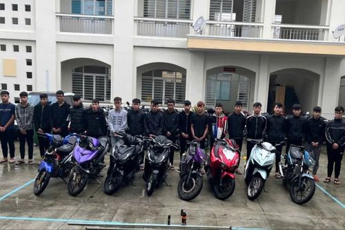 Nhóm thiếu niên mang dao kiếm gây náo loạn đường phố Đà Nẵng