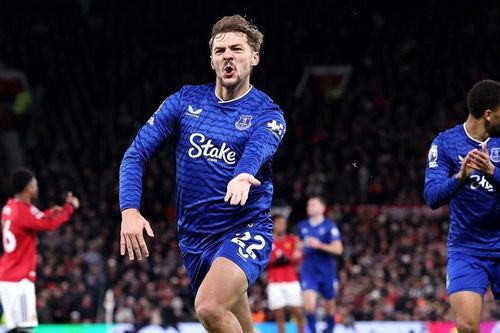 MU thua sốc Everton dù chơi hơn người từ sớm