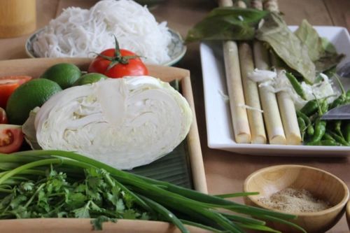Món ăn từ đọt cây, rau rừng, khách TPHCM ăn lần đầu đã khen 'rất ngon, lạ miệng'