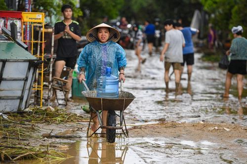 Việc người vùng lũ nên làm để tránh loại vi khuẩn nguy hiểm xâm nhập