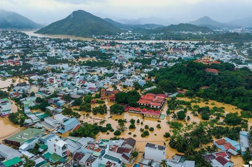 Ngân hàng Nhà nước yêu cầu hỗ trợ khẩn cấp khách hàng bị thiệt hại do bão lũ