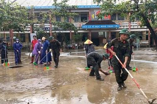 Hình ảnh các trường học gấp rút khắc phục hậu quả để đón học sinh trở lại