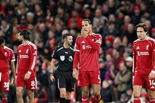 Liverpool lao dốc: Tuyến giữa tê liệt, tân binh lạc nhịp