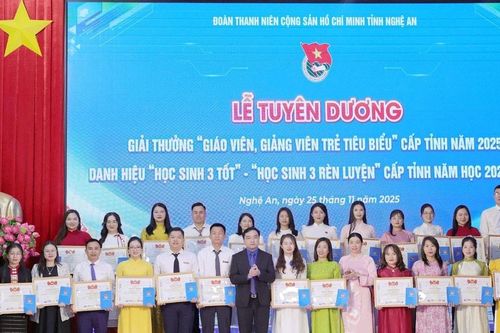 Nghệ An tuyên dương 296 'Học sinh 3 tốt' và 26 nhà giáo trẻ tiêu biểu năm 2025