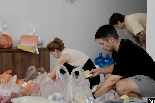Tình nguyện viên Nga tham gia hỗ trợ tại Nha Trang sau trận lũ lịch sử