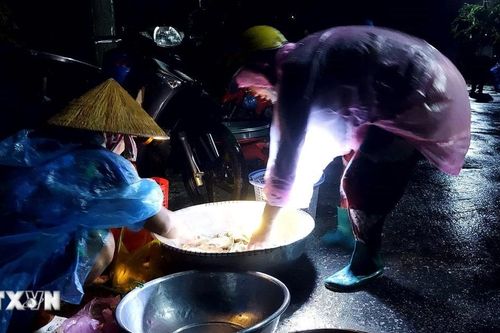 Độc đáo phiên chợ ma Tha La trong mùa nước nổi ở An Giang