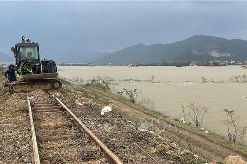 Khánh Hòa: Dự kiến khoảng 22 giờ đêm 25/11 sẽ khôi phục đường sắt Bắc - Nam