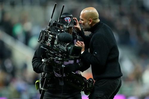HLV Pep Guardiola thừa nhận 'xấu hổ và ngượng ngùng'
