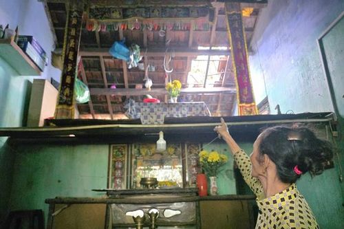 Ký ức lũ dâng chạm mái, nhiều hộ dân phải phá nóc nhà để thoát thân