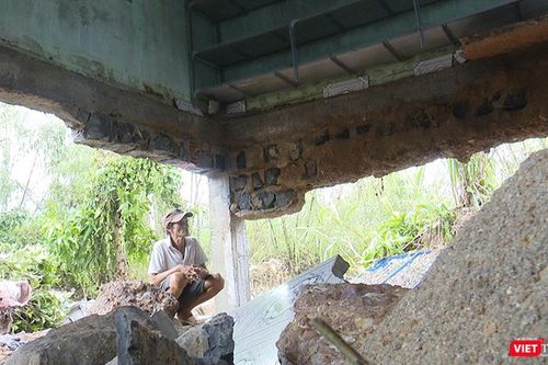 Người dân Đắk Lắk thất thần khi trở về nhà sau lũ