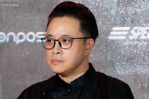 Victor Vũ nói gì khi 'Mưa Đỏ' liên tiếp phá kỷ lục doanh thu phòng vé