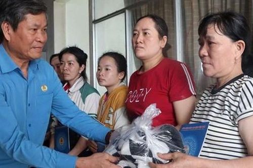 Tổng Liên đoàn Lao động Việt Nam hỗ trợ công nhân vùng lũ Đắk Lắk
