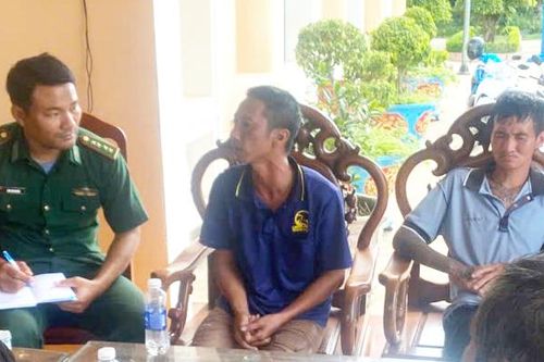 Cứu 4 ngư dân bị chìm tàu trên vùng biển Thổ Chu