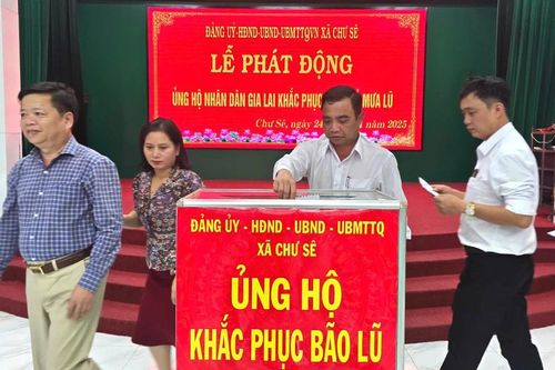 Xã Chư Sê quyên góp hơn 200 triệu đồng giúp người dân vùng lũ