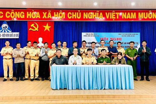 Ký cam kết đảm bảo an toàn giao thông trong vụ thu hoạch mía 2025-2026