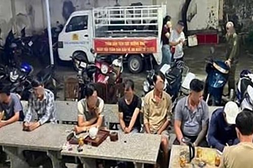 Bắt quả tang 9 đối tượng đánh bạc dưới hình thức đá gà