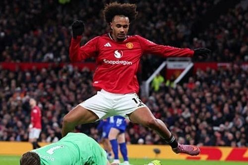 Zirkzee bỏ lỡ cơ hội vàng, tương lai tại Man Utd mờ mịt