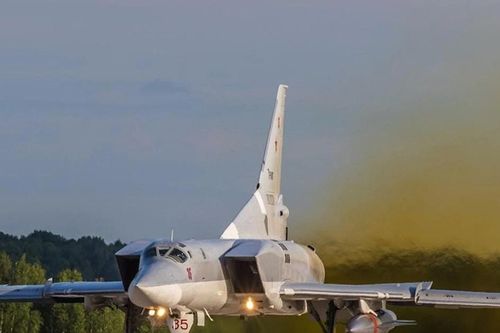 Tu-22M3 tập kết ở Olenya, đe dọa bằng Kh-22/Kh-32 tầm xa