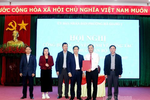 Phường Hà Giang 2 công bố sáp nhập các tổ chức hội và thành lập trung tâm tâm dịch vụ công