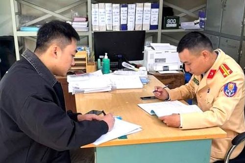 Tuyên Quang: Xử phạt tài xế lùi ô tô trên dốc Thẩm Mã 2,5 triệu đồng