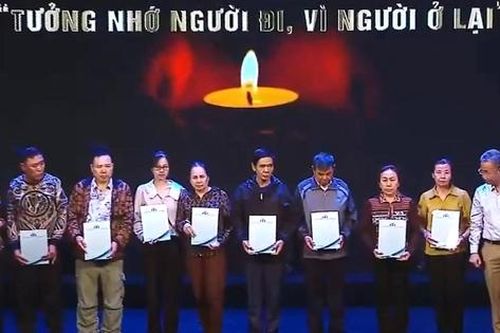 Xúc động chương trình 'Tưởng nhớ người đi, vì người ở lại' tại Hải Phòng