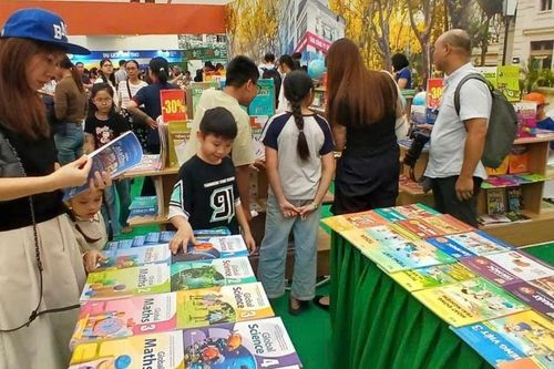 Bộ GD-ĐT sẽ tổ chức cấp phát miễn phí toàn bộ sách giáo khoa cho học sinh vùng lũ