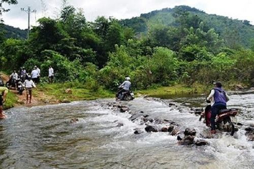 Người dân Cát, Trĩa mong lắm một con đường