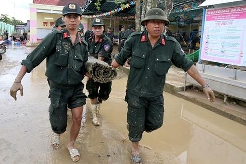 Những hoạt động nghĩa tình của CBCS Công an TP Hồ Chí Minh với đồng bào vùng bão lũ