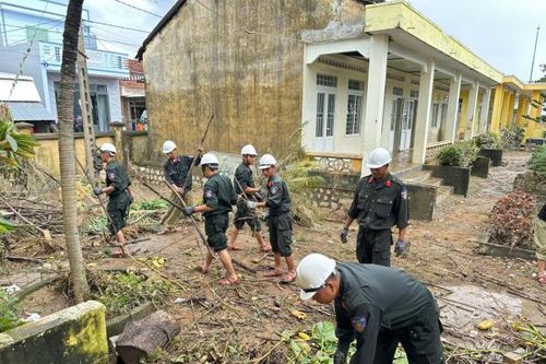Công an Đắk Lắk: Sưởi ấm lòng dân sau cơn lũ dữ
