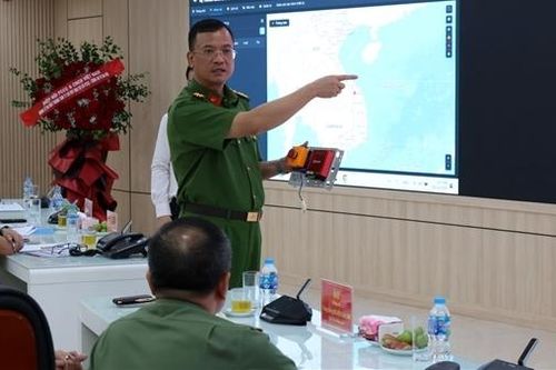 Dập tắt vụ cháy ở công ty từ thiết bị truyền tin báo cháy