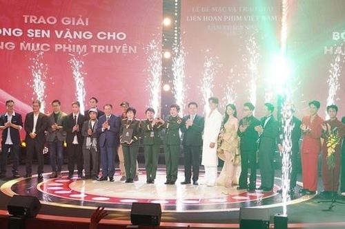 Phim 'Mưa đỏ' đoạt giải Bông Sen Vàng tại liên hoan phim lần thứ XXIV