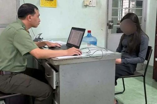 Cảnh cáo một phụ nữ đăng tin sai sự thật về mưa lũ