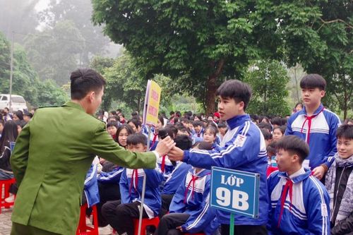 Ngoại khóa tuyên truyền pháp luật tại Trường THCS Tân Giang