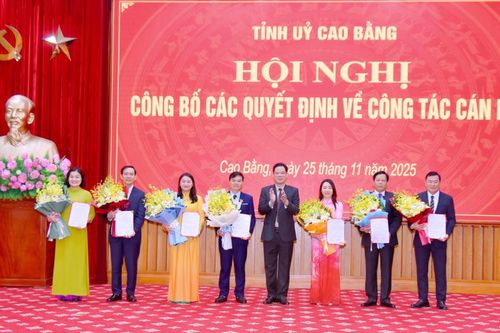 Hội nghị công bố các quyết định về công tác cán bộ