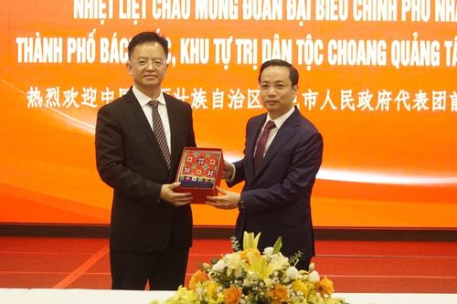Chủ tịch UBND tỉnh Lê Hải Hòa tiếp xã giao Đoàn công tác thành phố Bách Sắc, Khu tự trị dân tộc Choang Quảng Tây (Trung Quốc)