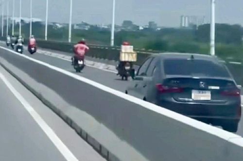 Nữ tài xế lái ô tô đi vào làn xe máy trên cầu Vĩnh Tuy nhận cái kết đắng ngắt